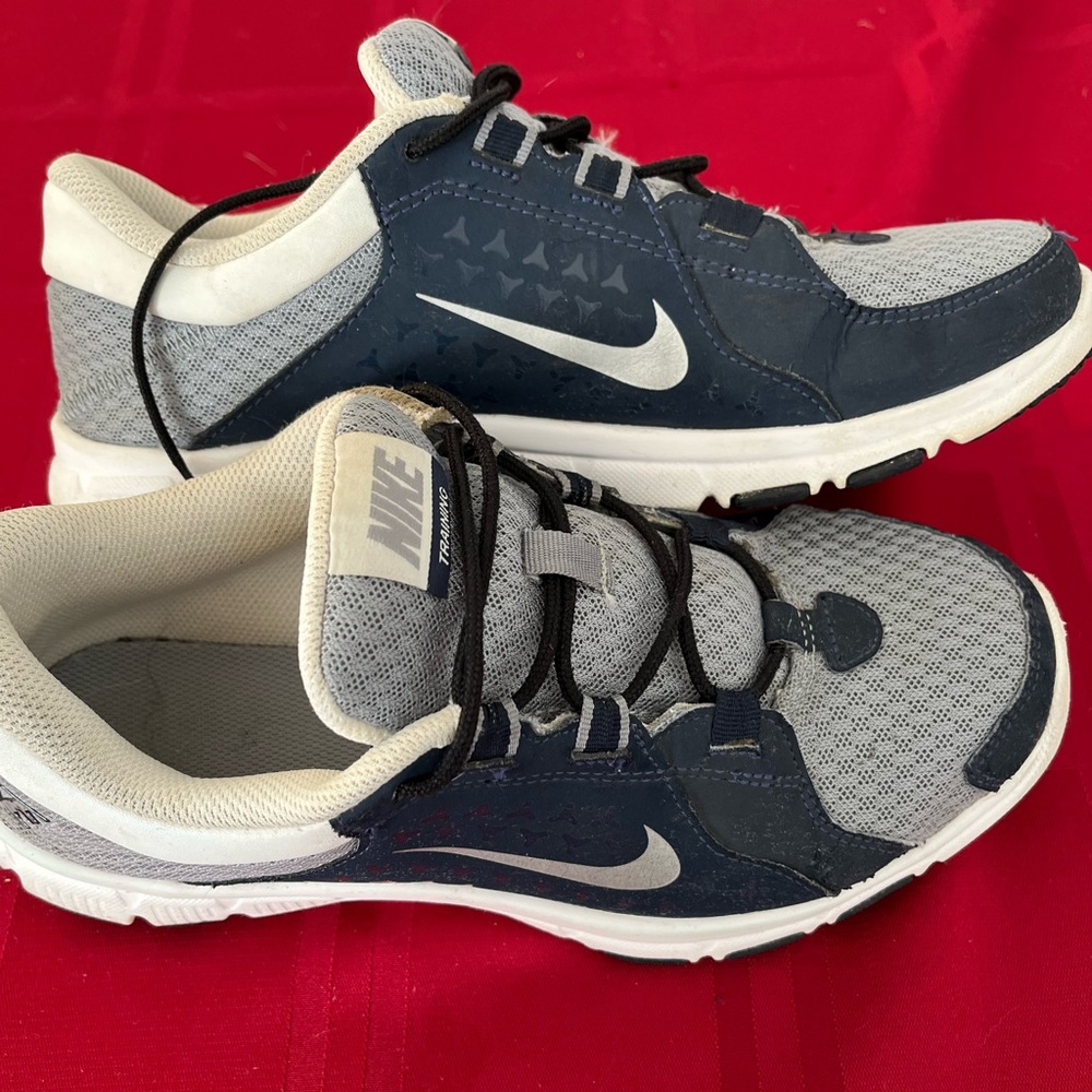 Nike Flex Trainer 2012 Boys US size 7